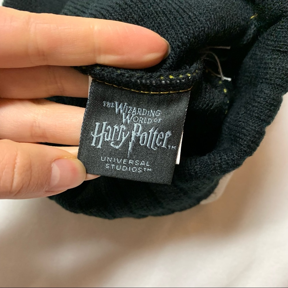 Hufflepuff Harry Potter Toque with Pompom Warner Bros - Picture 5 of 9